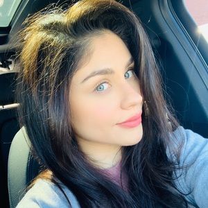 Meet your Posher, Estefania